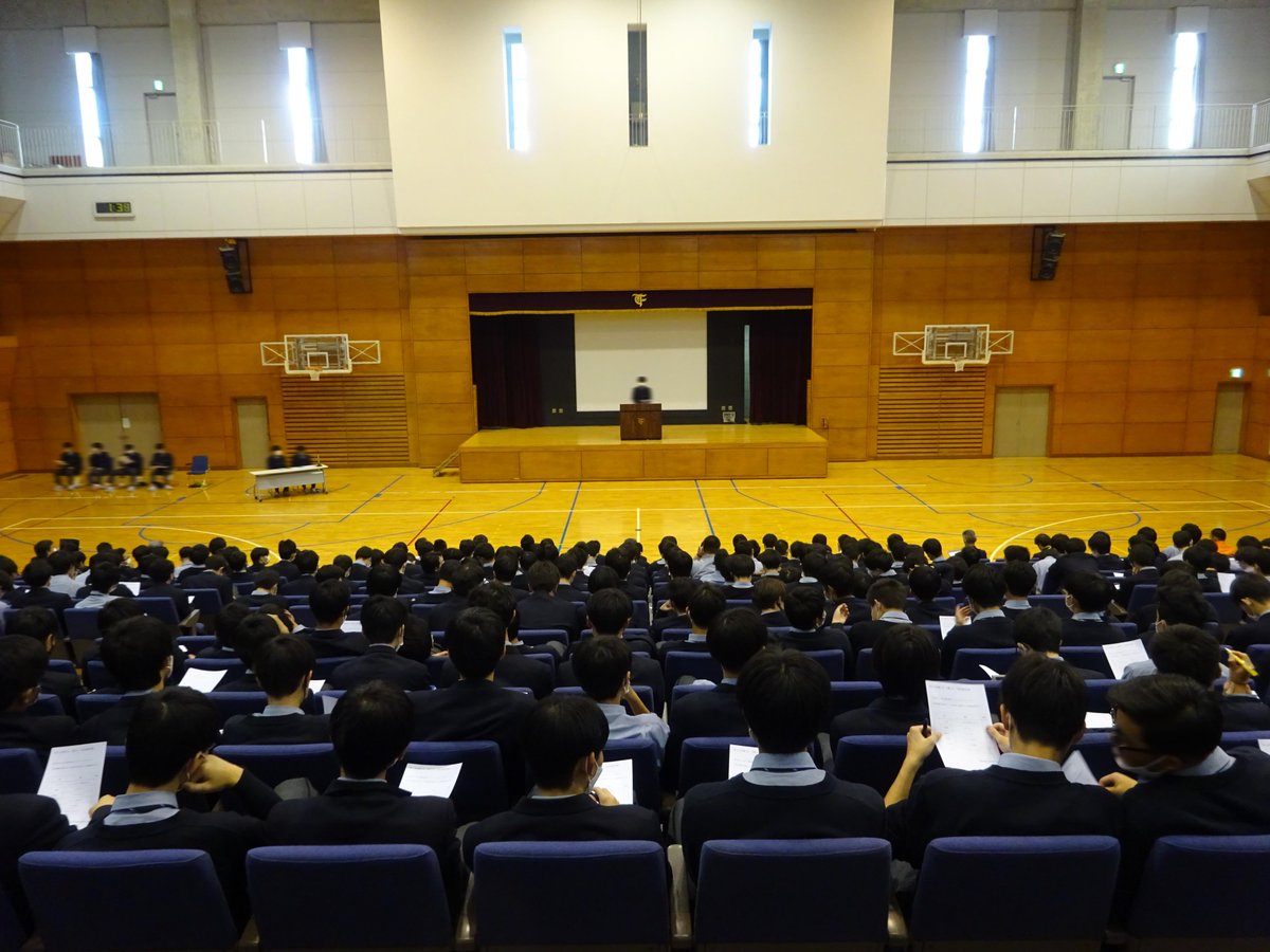 藤嶺藤沢　校内紹介Part4
Part4で紹介するのは「体育館・グラウンド」です。

体育館は、講堂にもなる優れものです！

様々な講演会や、伝統ある弁論大会などに使用されます。

#生徒会公式
#企業公式相互フォロー 
#企業公式冬のフォロー祭り
#企業公式つぶやき部