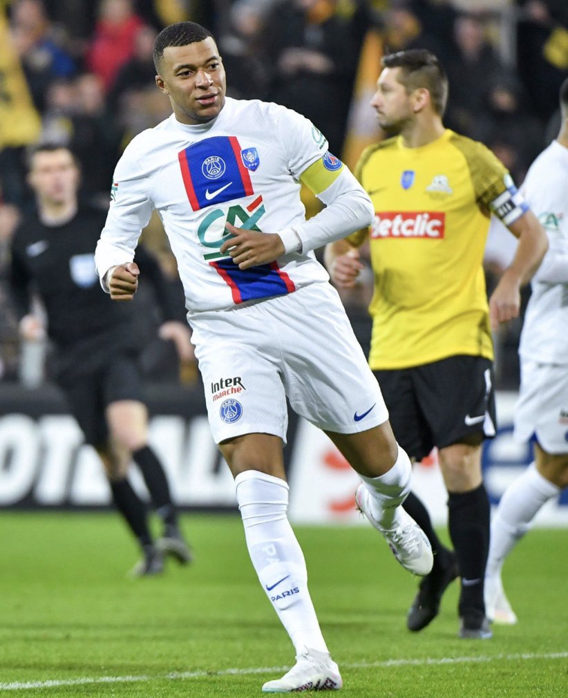🎙️ Kylian Mbappé on his perfect player: "I would choose Messi's left foot, Neymar's right foot, Cristiano Ronaldo's mentality and Buffon's class."