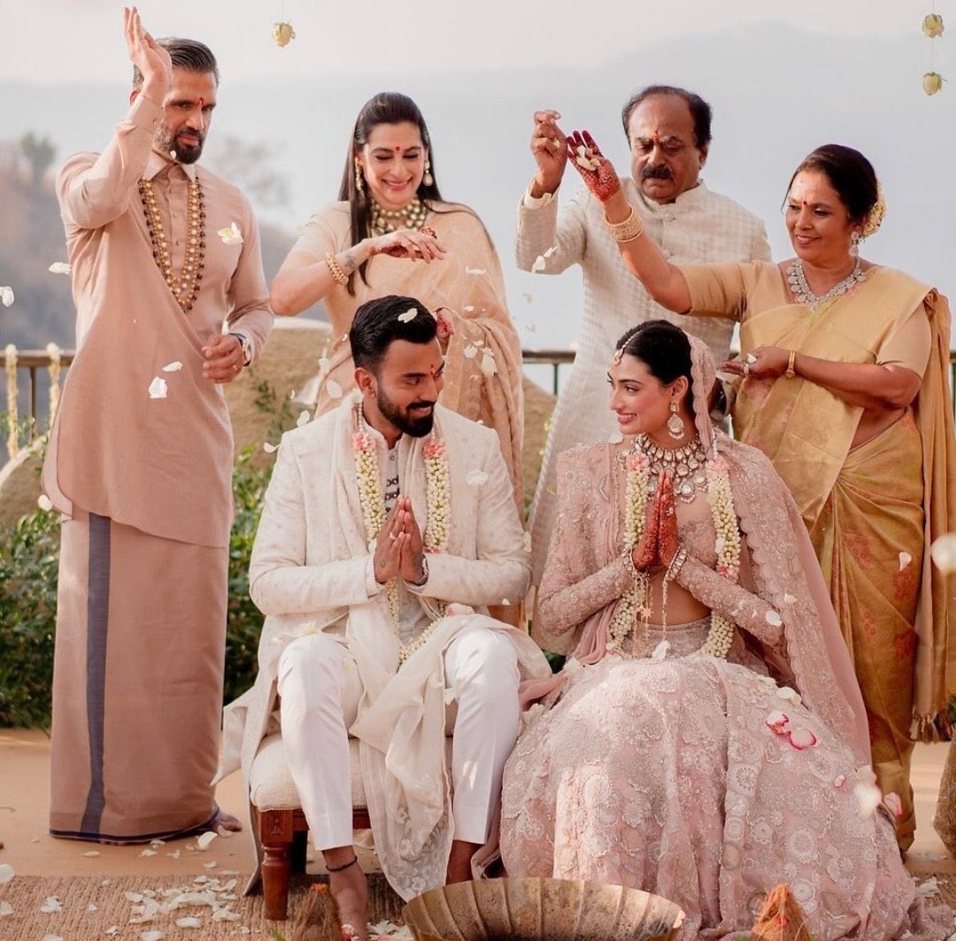 Best picture in the internet today:) 
#KLRahulAthiyaShettyWedding 
#KLRahul @klrahul