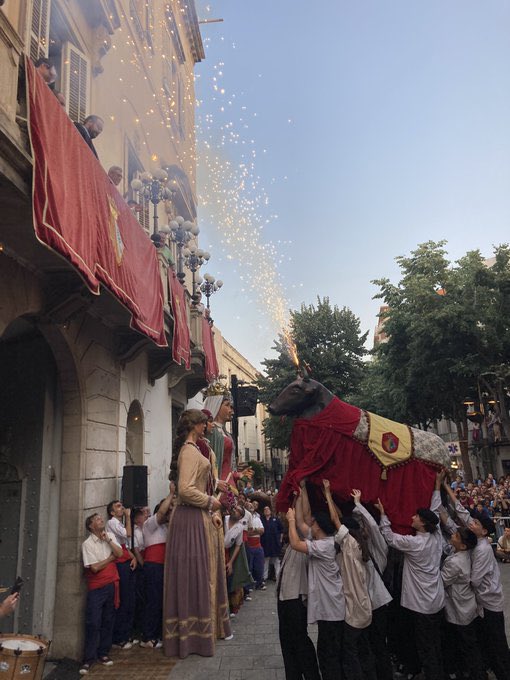 La_Banyeta's tweet photo. A Mataró, avui, donem la volta al calendari! 

Només queda mig any per Les Santes💥😍 https://t.co/Lo2J1ZTjOQ