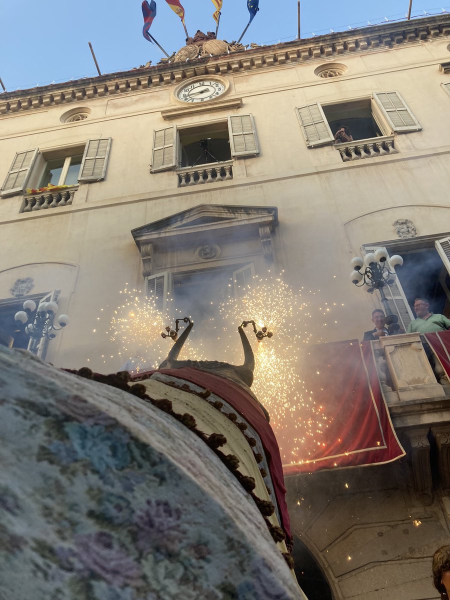 La_Banyeta's tweet photo. A Mataró, avui, donem la volta al calendari! 

Només queda mig any per Les Santes💥😍 https://t.co/Lo2J1ZTjOQ