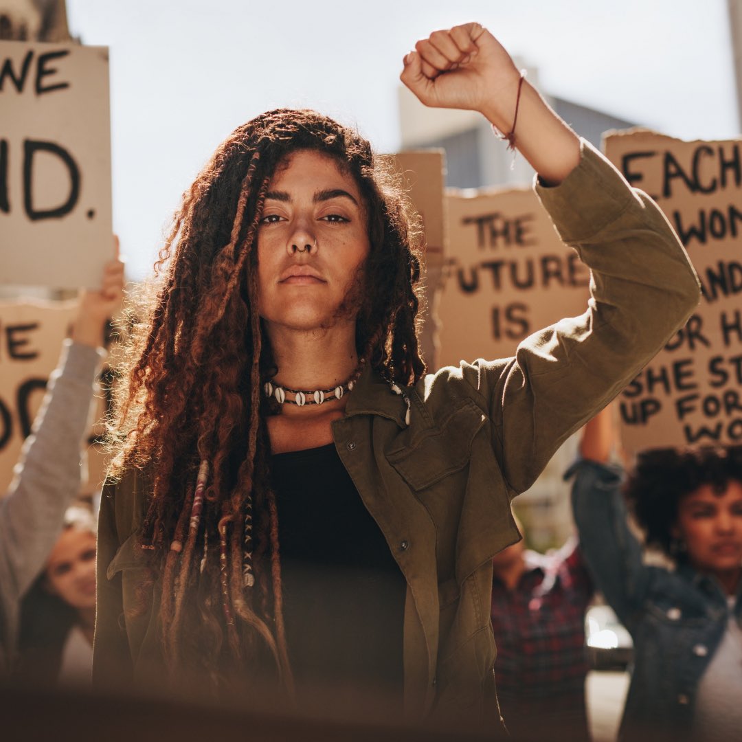 We want a EU-wide ratification of the Istanbul Convention👊

The whole union must sign &amp; ratify without delay this powerful tool to prevent &amp; combat violence against women, we stress as <a href="/EP_Justice/">LIBE Committee Press</a> &amp; <a href="/EP_GenderEqual/">FEMM Committee Press</a> today adopts a report on the EU accession to the convention.