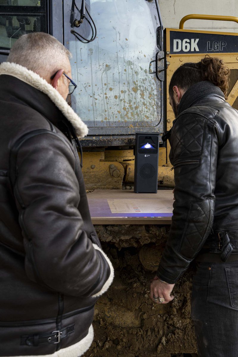 Adok (@my_adok) on Twitter photo 👷♂️ Une photo vaut 1000 mots : La projection tactile rapproche les bureaux du terrain, et c'est une opportunité en or pour les équipes décisionnelles et opérationnelles !
#opportunité #technologie #management #startup 👷♂️ Une photo vaut 1000 mots : La projection tactile rapproche les bureaux du terrain, et c'est une opportunité en or pour les équipes décisionnelles et opérationnelles !
#opportunité #technologie #management #startup