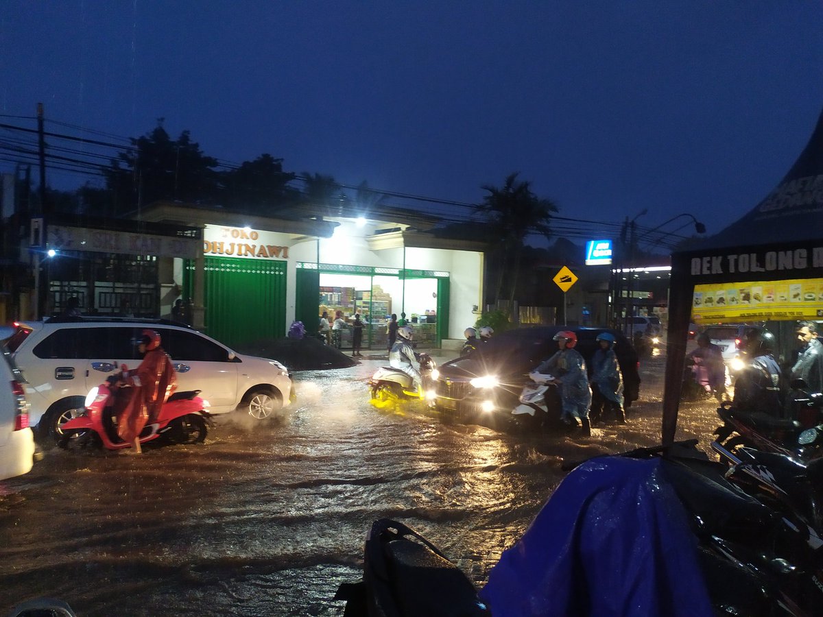 Arah ke gondanglegi turen atau bululawang malang hindari lewat depan pom bululawang.. Dalan e dadi kali.. Banyak yang mogok termasuk saya 😭😭😭 <a href="/infomalang/">Info Malang</a> <a href="/yusufgunawan/">Yusuf Gunawan</a> <a href="/e100ss/">Radio Suara Surabaya</a>