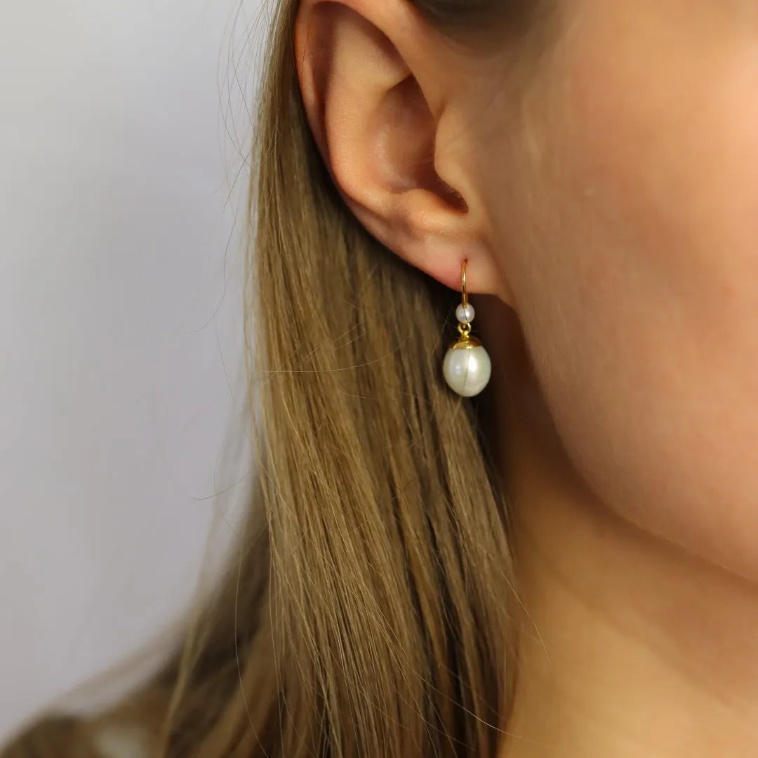 On Wednesdays we wear dainty Fresh Water Pearl drop earrings...

ER4685
bit.ly/3ZRRIxl 

#pearls #freshwater #freshwaterpearls #jewellery #finejewellery #earrings #oakham #rutland #ShopMillStreet #MillStreetOakham #ShopOakham