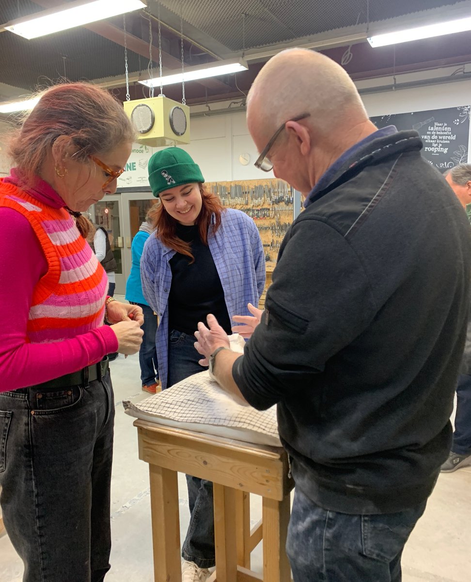 simone van olst tweet media