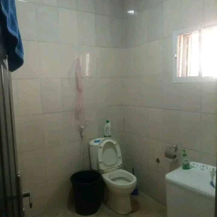 PropertiesJadel's tweet photo. Standard 1 bedroom for rent  in Newsite Estate with 2 toilets going for 800k, caution fee 50k,  service charge 100k, agency and legal 15%,  inspection fee 3k

Call: 08065842926, 09022842779

#investor #realestate #nigeria #lagos #abujabusiness #abujaconnect #abujaproperties https://t.co/KzCeuzuhc2