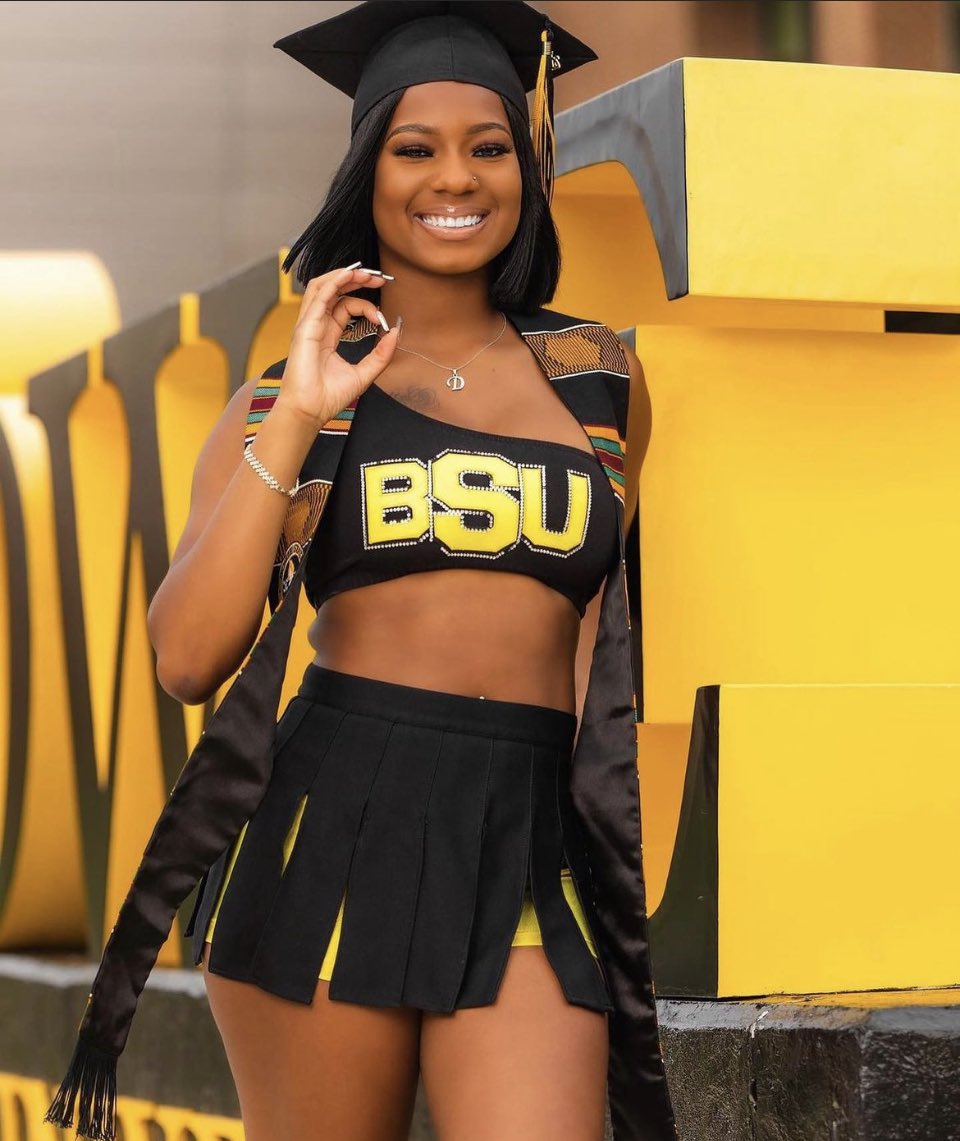 Blackgirlscheer's tweet photo. ๐๐๐ค #BlackGirlsCheer #AndDoSoMuchMore #WCW #ClassOf2022
#Repost @bowiestatecheer @dyonnaaaa_ https://t.co/5eL6ormd3q