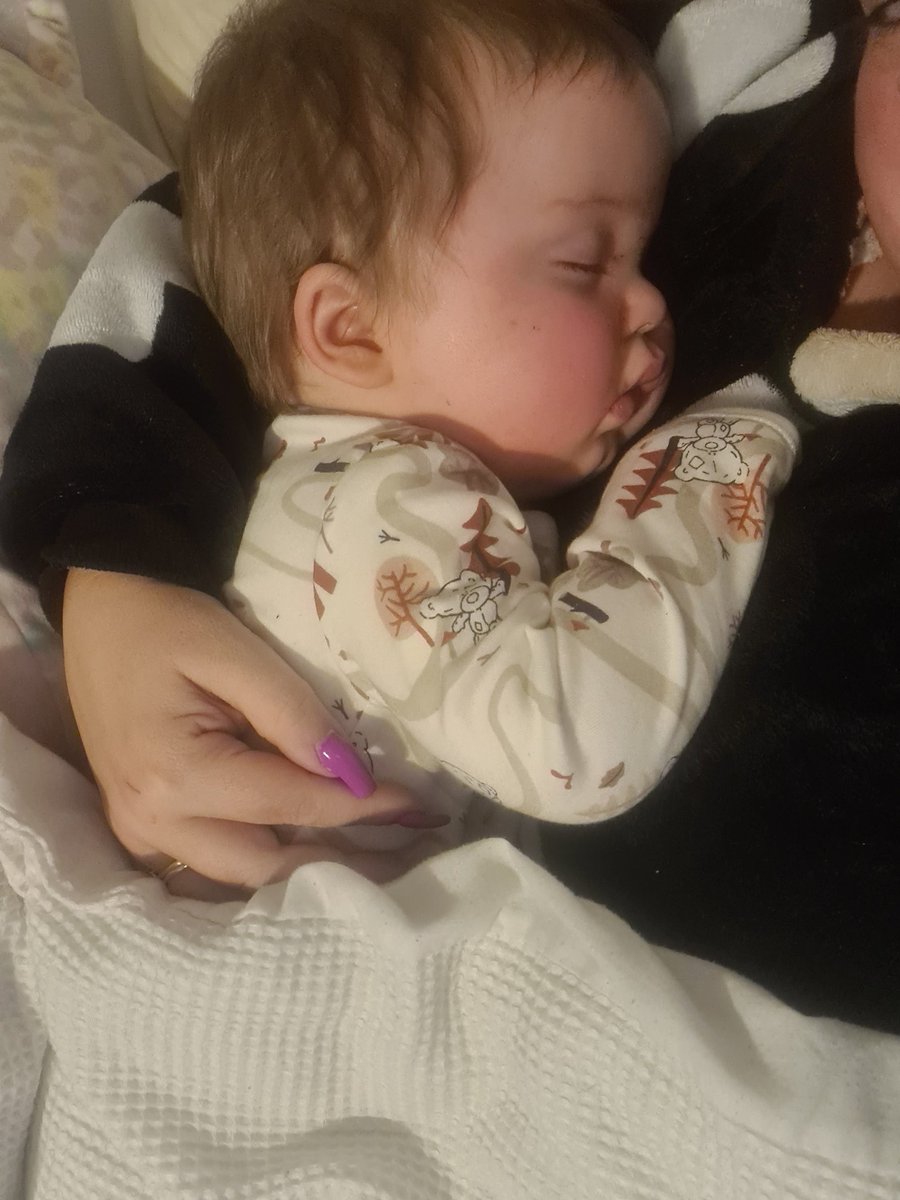 cassiewebb's tweet photo. Snuggletime #myboy https://t.co/JYhHYBEAnM