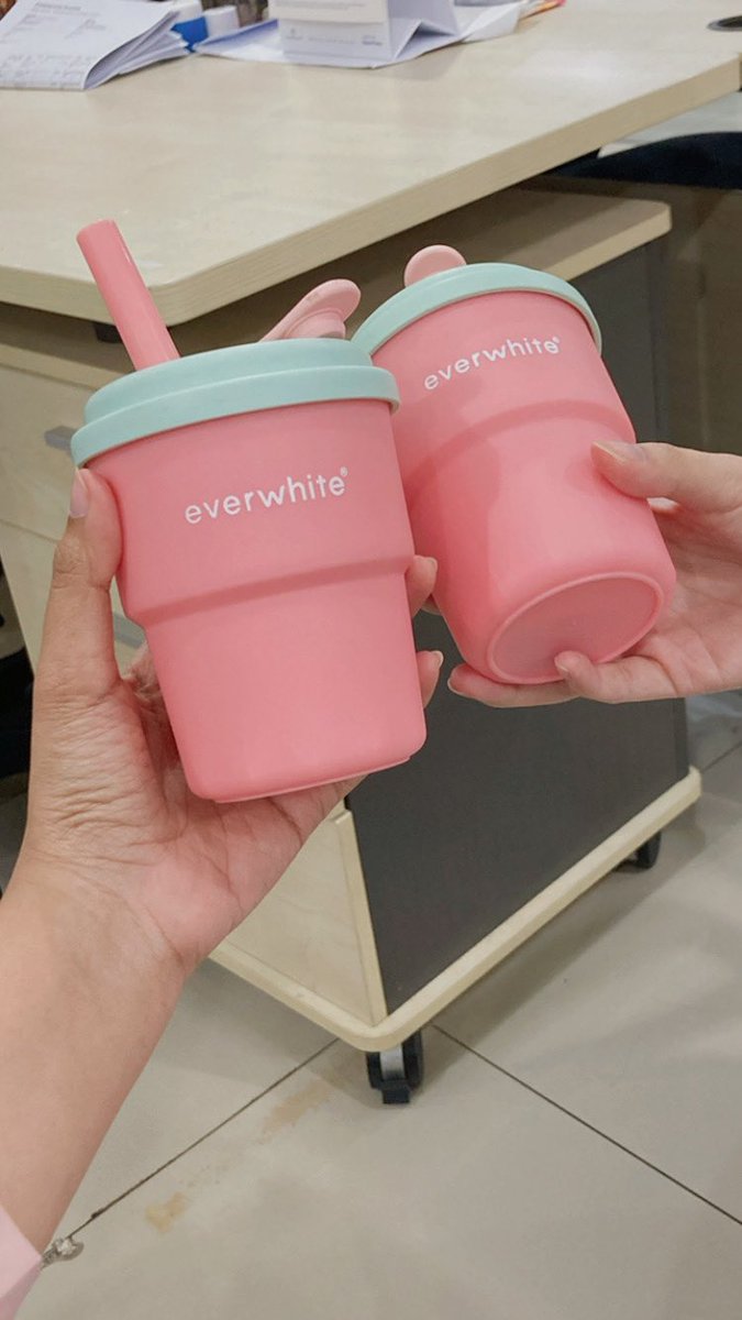 Everwhiteid's tweet photo. Sapa mauu dapetin cup lucuuu iniii🤏🏻😍 #PinkCup #Everwhite https://t.co/R4HUiZCyQS