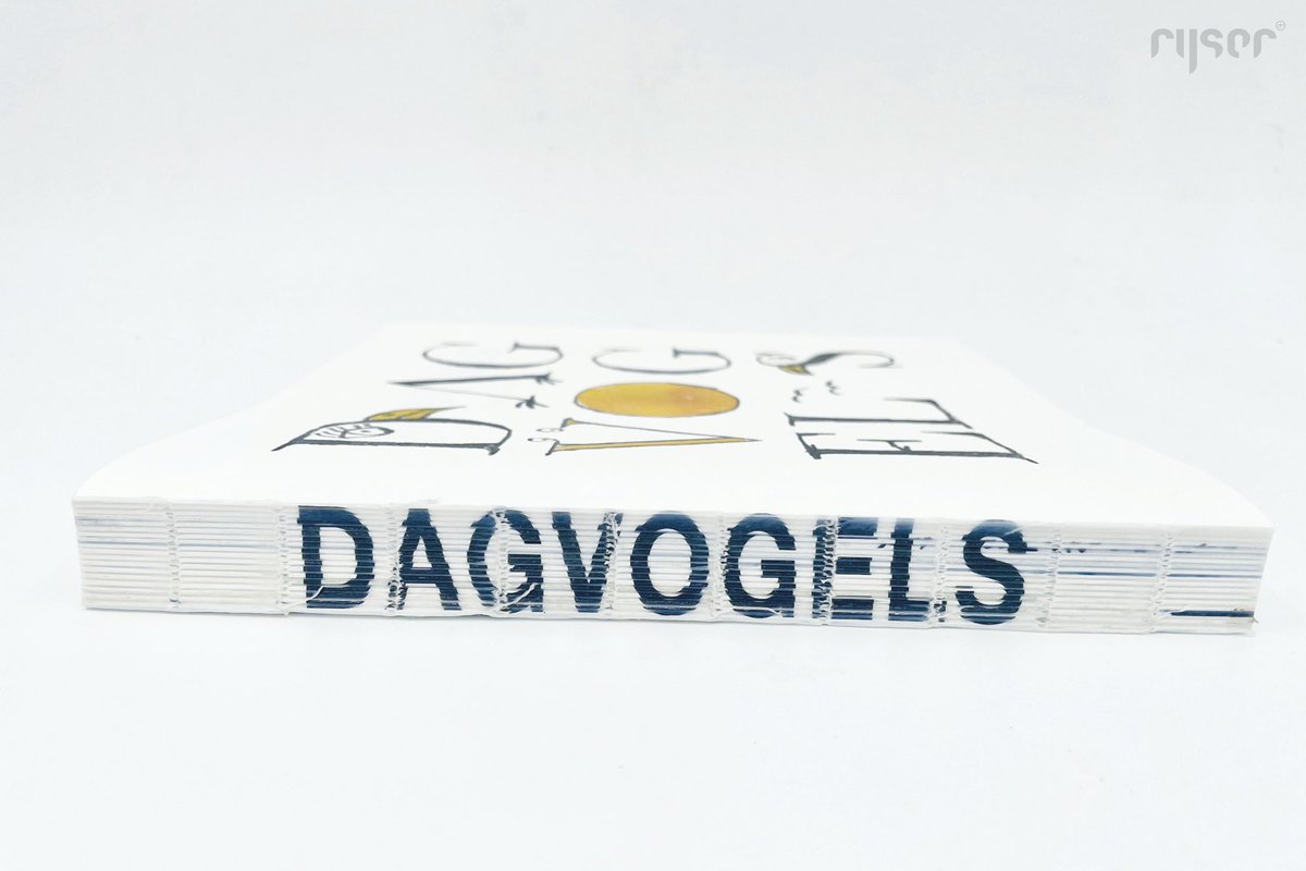 Een prachtige boekproductie met afgelijmde rug met bedrukking op de rug. Rugtitel is mee gedrukt met de katernen.
Afgelijmde rug bindwijze leidt tot volledig vlak open kunnen leggen. Gedrukt op Arena natural rough.
 
Interesse? rijser.nl
 
#afgelijmderug
#bindwijze