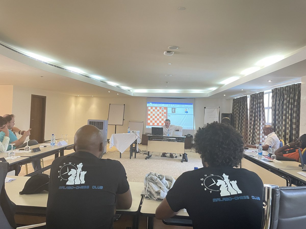 MalaboClub's tweet photo. Ayer y hoy asistimos a un seminario de Ajedrez TRG ofrecido por el mismísimo Víctor Bologan (https://t.co/q2i5SIxgWL). Este curso permitirá redefinir conceptos y objetivos del plan estratégico del Malabo Chess Club, además de otorgar certificación oficial a nuestros instructores. https://t.co/fOx7rTuvxz