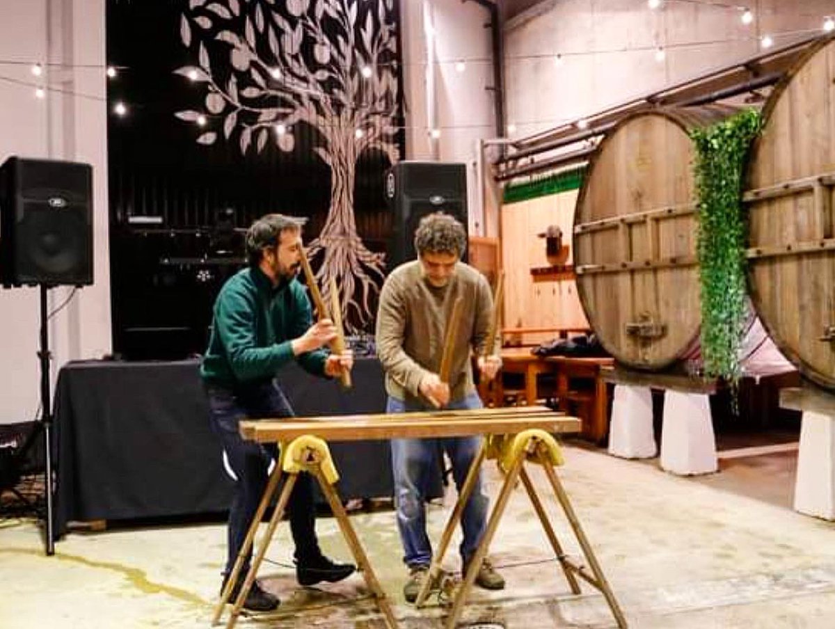 gurutzetaxtxule's tweet photo. Thank you to all the people who came to the inauguration and especially both the txistularis, txalapartaris and @Joselontxos as well as the companies that have supported us in this new project. Thank you
@Alusaldu 
@GesalagaOkelan 
#Guikar 
@BodegasMitarte https://t.co/pJESZ3lieZ