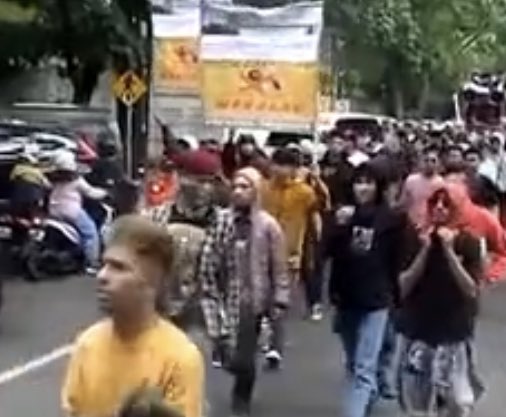 Yang Demo Menolak Kedatangan Pa <a href="/aniesbaswedan/">Anies Rasyid Baswedan</a>  katanya Warga Bandung...!!! Emang Aya Urang Sunda Kulit na Caketrek Hideng Jeng Buuk na Kriwil,...? Cawalikota Bandung Teh. <a href="/RheinaHerlina/">Teh Rina || komisaris TEMLEN</a>