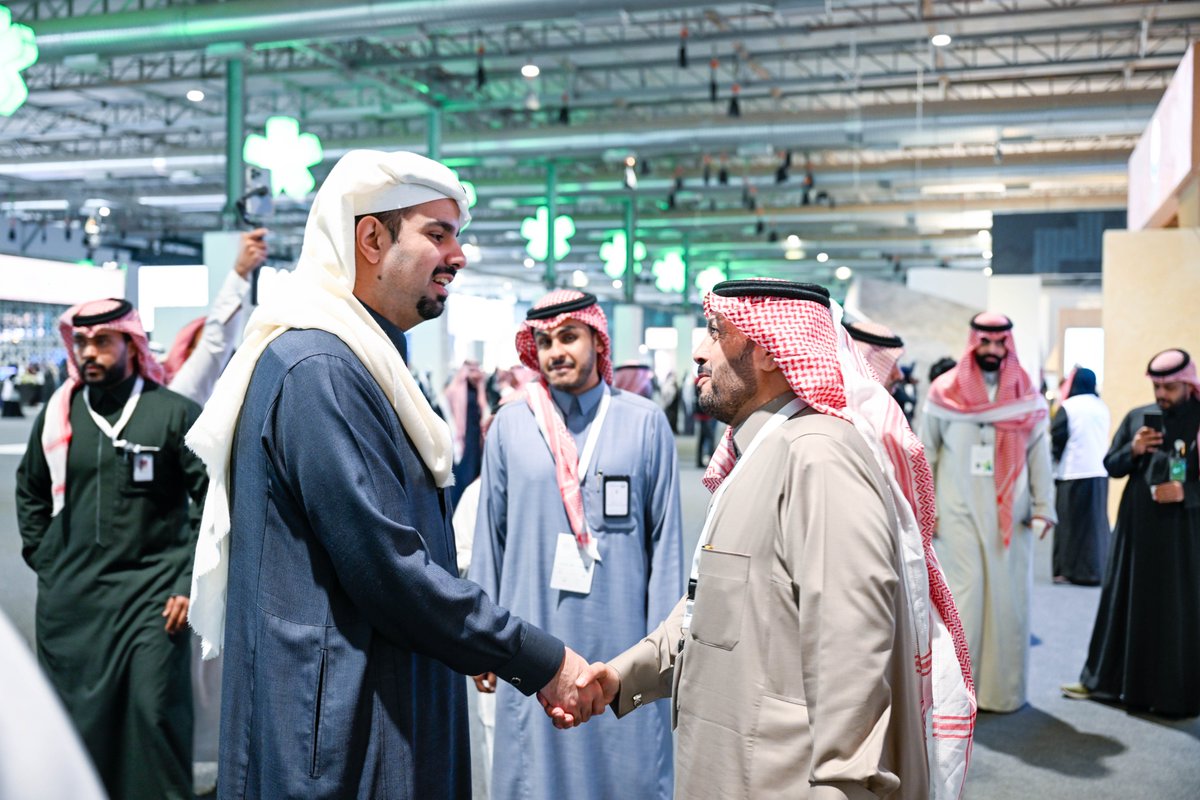NBM_GOV's tweet photo. سمو أمين منطقة الرياض الأمير فيصل بن عبد العزيز بن عياف خلال زيارته لجناح #أمانة_منطقة_الحدود_الشمالية المشارك بملتقى الاستثمار البلدي #فرص حيث أستعرض أمين المنطقة المهندس شمام بن سعيدان الشمري لسموه أبرز الفرص الاستثمارية بمنطقة #الحدود_الشمالية .

#فرص_تصنع_المستقبل https://t.co/HA4dgGpwt0