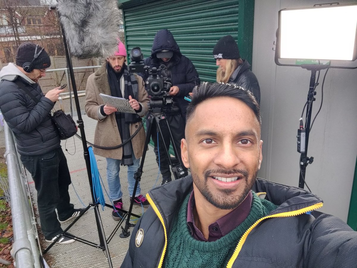 Bobby_Seagull's tweet image. Who (or their children) uses or has used BBC Bitesize?

Doing some filming outside for them today. It&apos;s chilly! #BBCBitesize #Bitesize