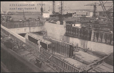 RWS_WNZ's tweet photo. Omdat het in de jaren ‘70 steeds drukker werd op de #A15 gaf Rijkswaterstaat opdracht voor de bouw van een nieuwe tunnel, de #Noordtunnel. Vandaag, 31 jaar na de opening maken dagelijks nog ruim 100.000 voertuigen gebruik van de tunnel. Gefeliciteerd Noordtunnel! 🎉 https://t.co/88cewrzduU