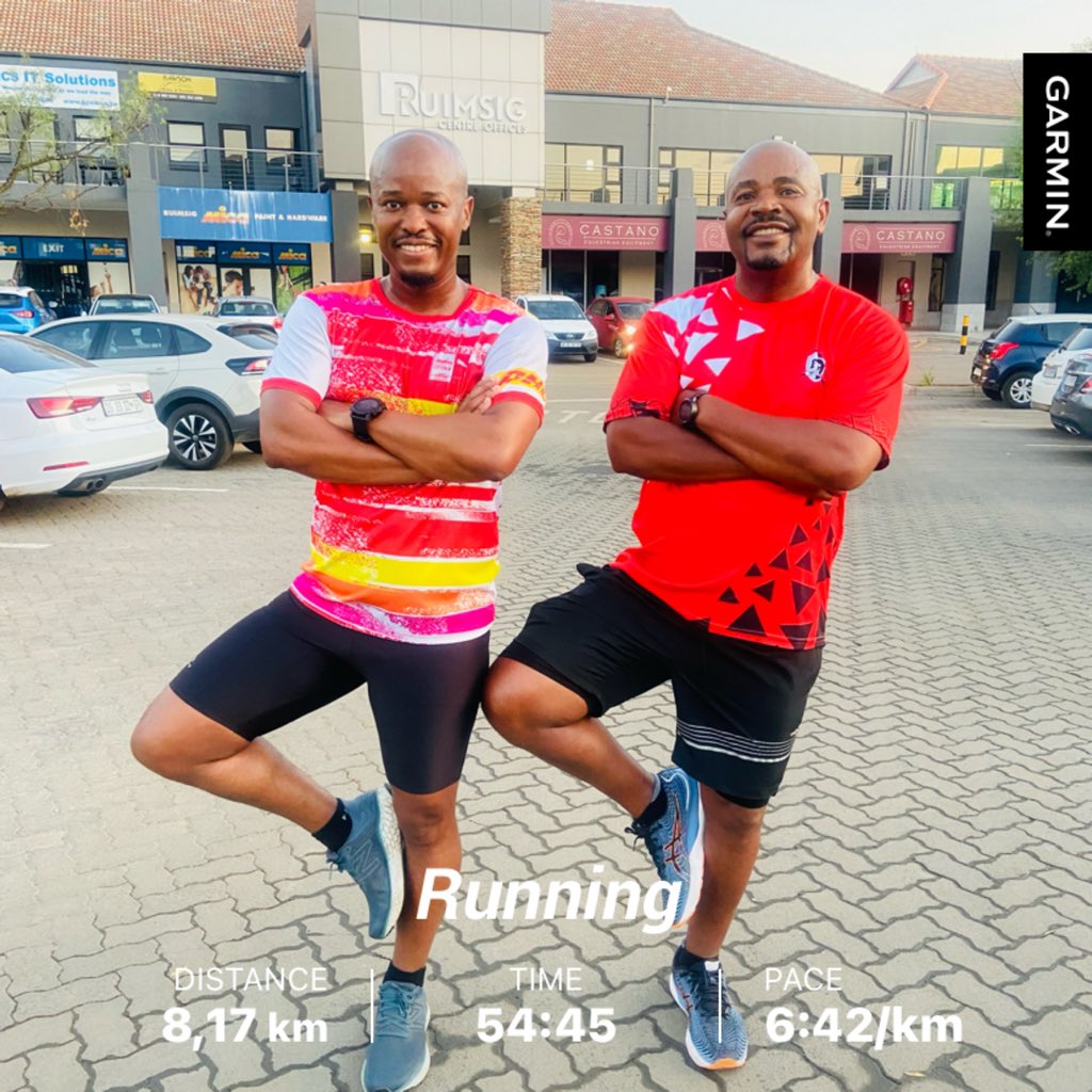 Final touches as we prepare for #JCMarathon 
#FetchYourBody2023 
#RunningWithTumiSole 
#Redskippa❤️ 
#fatcatsac