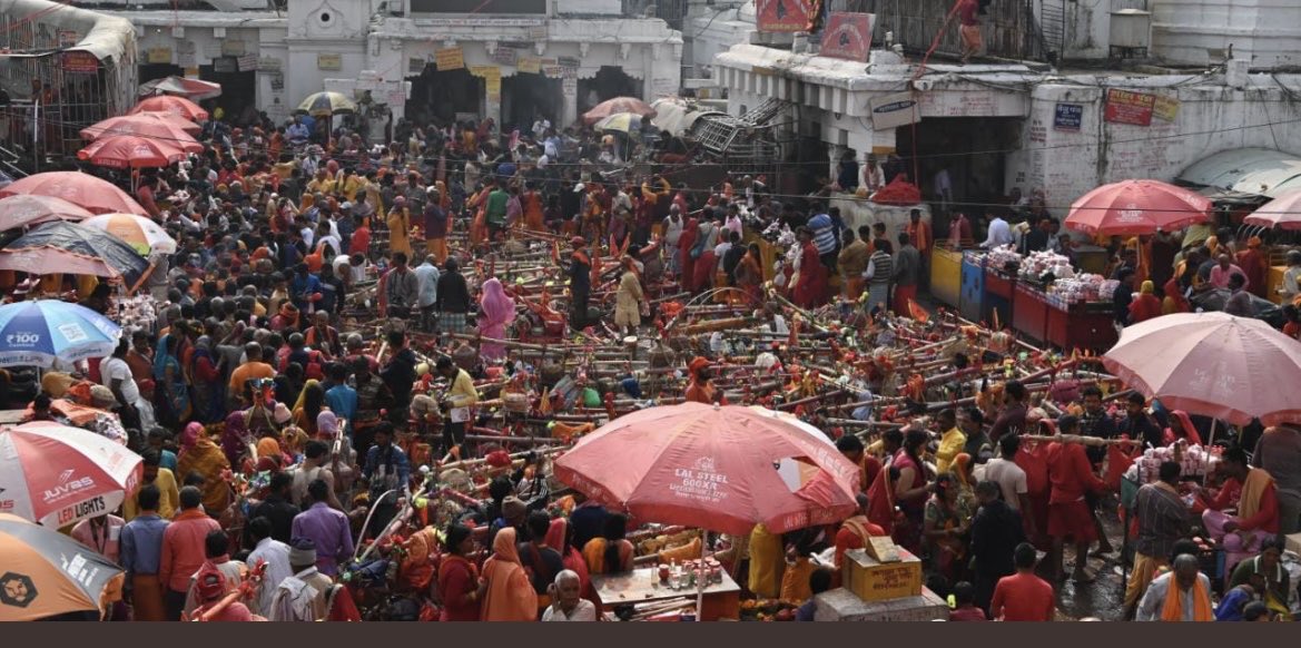 nakultarun's tweet image. हर साल माघ वसंत पंचमी के देवघर में बाबा भोले का तिलक महोत्सव होता है । तिलक लेकर मिथिला से काँवरिया आतें है । हमारे क्षेत्र में ईस अवसर पर आयें काँवरिया के तिलकदेउआ बोलते हैं । तिलकदेउों का आना शुरू हो गया है । स्वागत में गीत गाया जा रहा है । हर हर हर महादेव! ⁦#Devghar