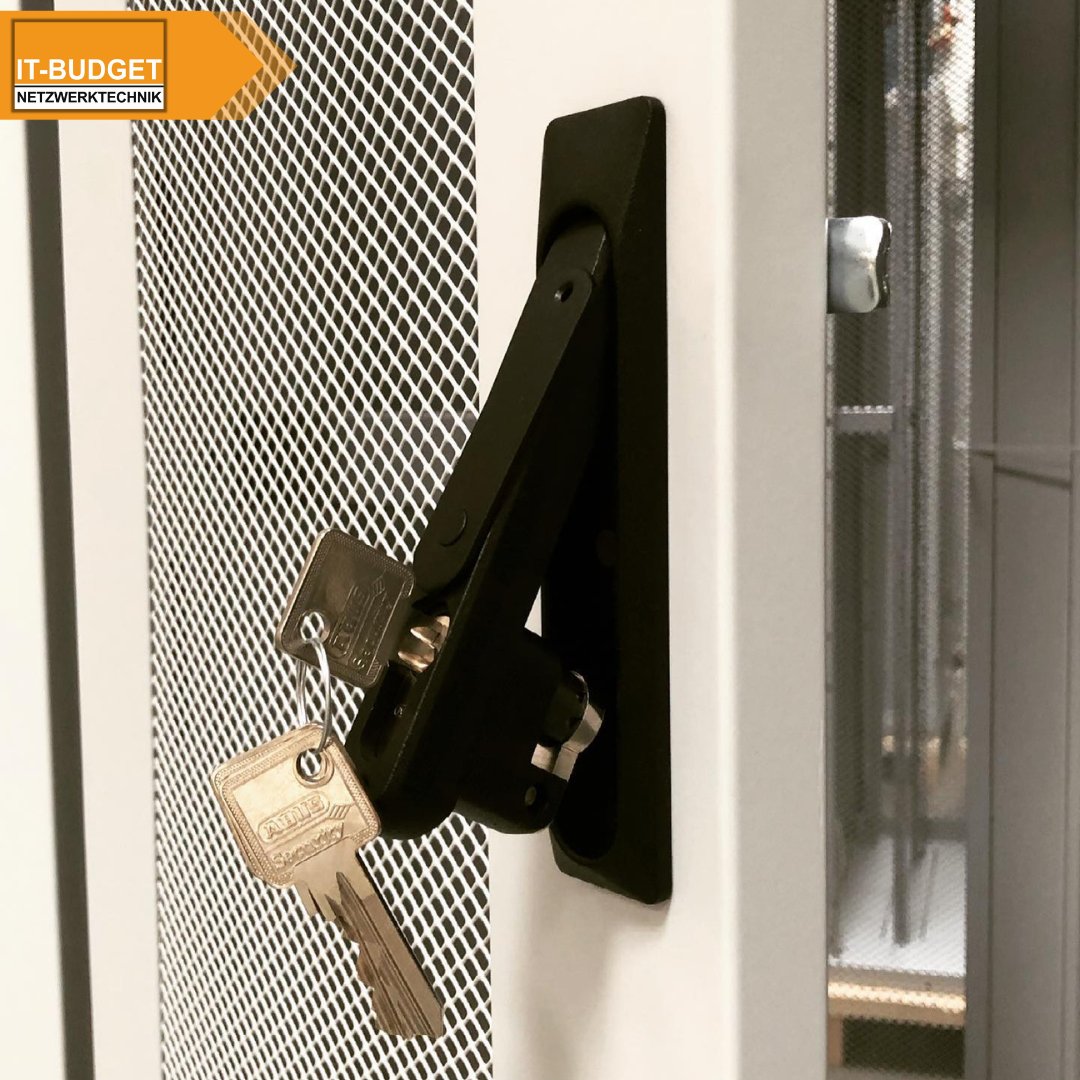 itbudget1's tweet photo. #itbudget #Serverschrank #rechenzentrum #datacenter #datacenters #serverrack #serverroom #serverracks #serverraum #netzwerktechnik #netzwerkschrank #netzwerktechnikwiesbaden #netzwerktechnikfrankfurt #vormontagenetzwerktechnik #rheinmain #it #elektrotechnik #administrator https://t.co/UMOsi2jGas