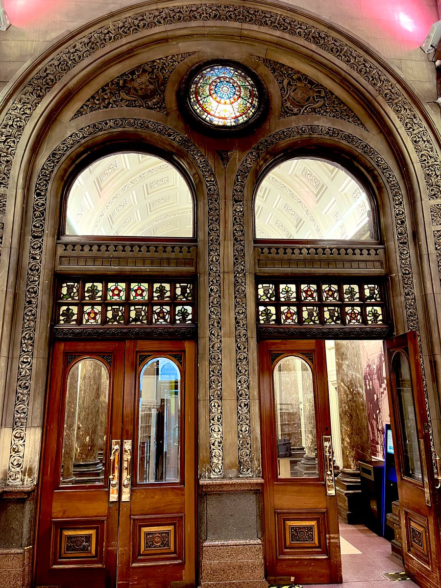 🔥 😍 Leeds Central Library sure knows how to make an entrance <a href="/leedslibraries/">Leeds Libraries</a>