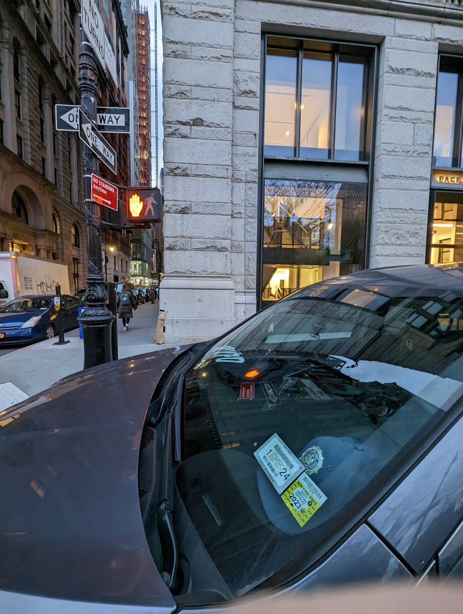 WakefieldBxDave's tweet photo. @placardabuse @NYCMayor @NYPDPC Go ahead and use your @NYPDDetectives #FancyHat and #FlakJacket to illegally park in No Standing zone.  @NYPDTransport won't bother you.   #CultureOfCorruption https://t.co/r5S3UZgNv2