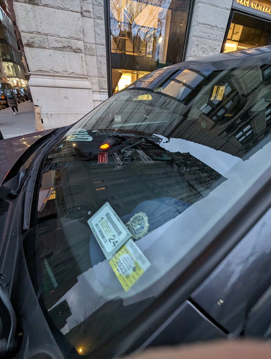 WakefieldBxDave's tweet photo. @placardabuse @NYCMayor @NYPDPC Go ahead and use your @NYPDDetectives #FancyHat and #FlakJacket to illegally park in No Standing zone.  @NYPDTransport won't bother you.   #CultureOfCorruption https://t.co/r5S3UZgNv2