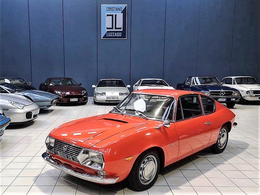 CLuzzago's tweet photo. Solo 677 realizzate e una si trova nella Blue Room, il mio salone a Brescia.
https://t.co/yeBUYGO2Ty
#classiclancia #classiccars https://t.co/PhO5cxAczP