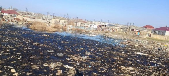 PAraqelyan's tweet photo. #Armenia #Arstakh #Azerbaijan 
These are the outskirts of the city of #Baku. People are poisoned by fuel oil and garbage. Why are @presidentaz 's "eco-activists" silent? Because these corrupt pigs defend the ethnic cleansing policy of their dictator. https://t.co/JbIxP3L65v