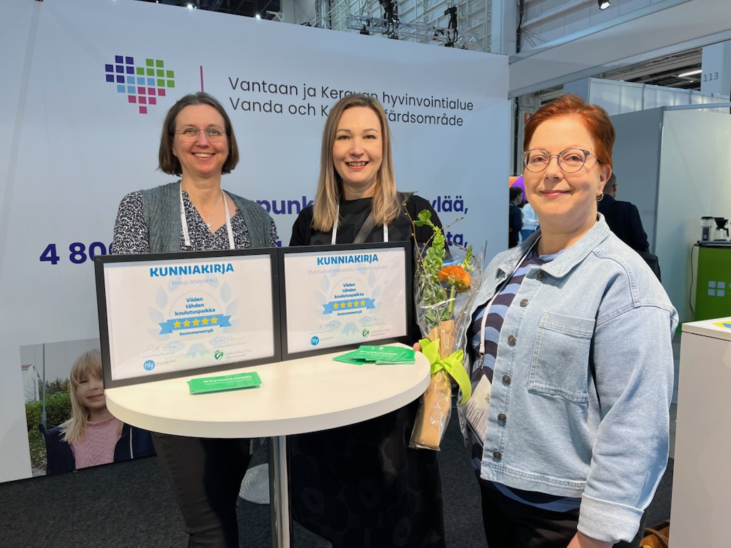 vakehyva's tweet photo. Terveiset Lääkäripäiviltä! @NuoriLaakari myönsi Vantaan ja Keravan hyvinvointialueella Kestomenestyjän tittelin Martinlaakson ja Keravan terveysasemille, suurkiitokset! Olemme osastolla 1g28, tervetuloa moikkaamaan✨#hyvatekijät #vakehyva #vakerekrytointi https://t.co/W4H83gVkgx