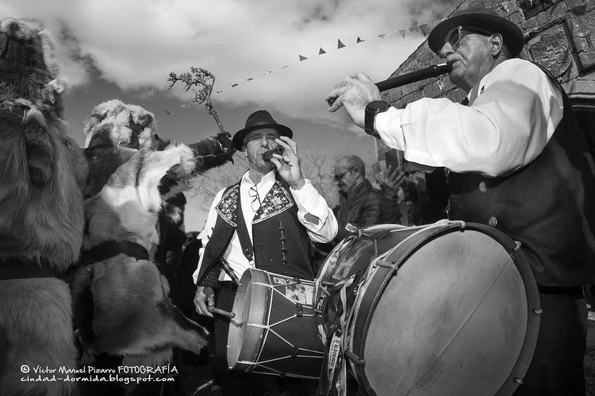 ciudad_dormida's tweet photo. Carantoñas de Acehúche 2023 / #Acehúche #Cáceres (Extremadura, Spain) SABER MÁS SOBRE LA FIESTA👉 https://t.co/gVnO4YQdwK #carantoñas #lascarantoñas2023 #sansebastian #carantoñasdesansebastian #extremadura #masks #wintermasks #iberianmasks #fiestasdeinvierno #rural #españavaciada https://t.co/JgxvCQ8Q8O