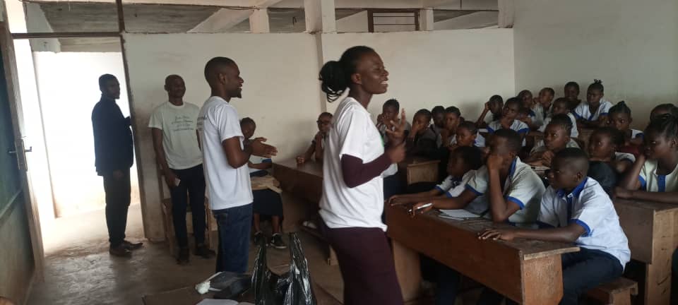 JeunesAmbassAfr's tweet photo. Par ailleurs, il a encouragé les élèves à s'autoformer et à aller au-delà de ce qu'ils apprennent à l'école pour être uniques et compétitifs dans le monde professionnel.

#JAA #TalkToInspire #Education https://t.co/0tgY4IWYKV