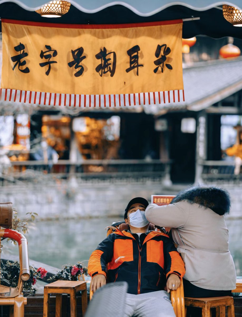 Chengdu_City's tweet photo. 【Lifestyle Wednesday】
Can you name a city that is more relaxed than #Chengdu? Here, you can never run out of ways to enjoy yourself. Do you know what they are doing in each of the pictures? #EarPicking #teahouse #snacks #Mahjong https://t.co/2GqGipx6rw