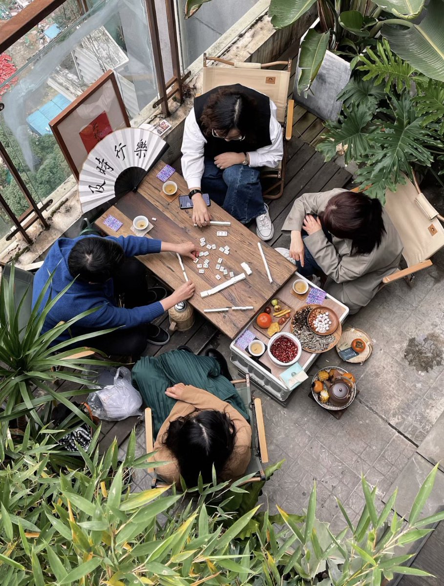 Chengdu_City's tweet photo. 【Lifestyle Wednesday】
Can you name a city that is more relaxed than #Chengdu? Here, you can never run out of ways to enjoy yourself. Do you know what they are doing in each of the pictures? #EarPicking #teahouse #snacks #Mahjong https://t.co/2GqGipx6rw