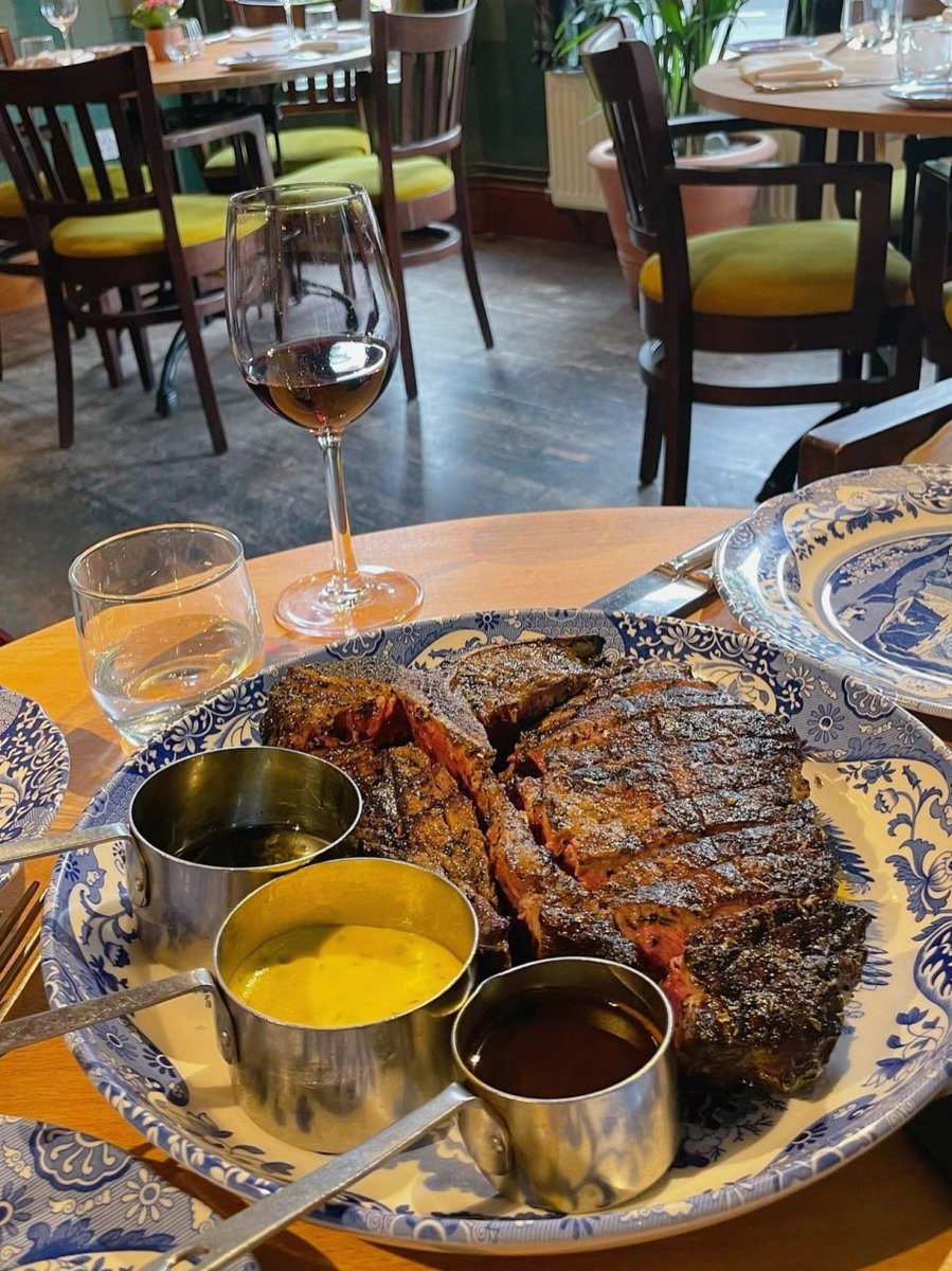 gnbeasf_y's tweet photo. The grilled meat sizzled, and a drop of hot oil slowly slid down the lines of the plump meat, which was fascinating. https://t.co/TAxZPUBnKv