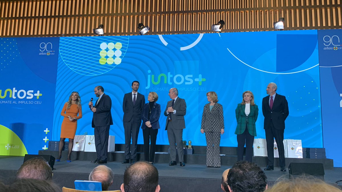 ccsheth's tweet photo. Celebrating  San Pablo 2023 in @USPCEU in style! Juntos - súmate al impulso CEU! #SanPablo2023 @uchceu @prensaUCHCEU #celebracion https://t.co/iHKATU5D0S