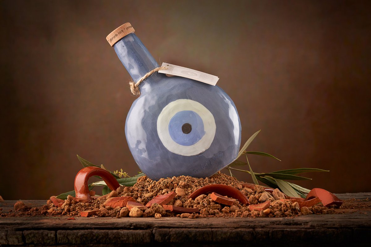 packagings's tweet photo. "The #Turkisheye was used as a #metaphor for the Turkish vision of the #traditional conception of #oil."
Cuğu extra virgin #oliveoil #packagingdesign by 
MAPKO
https://t.co/DqVSGzwkNu https://t.co/3UqHtD5G4E