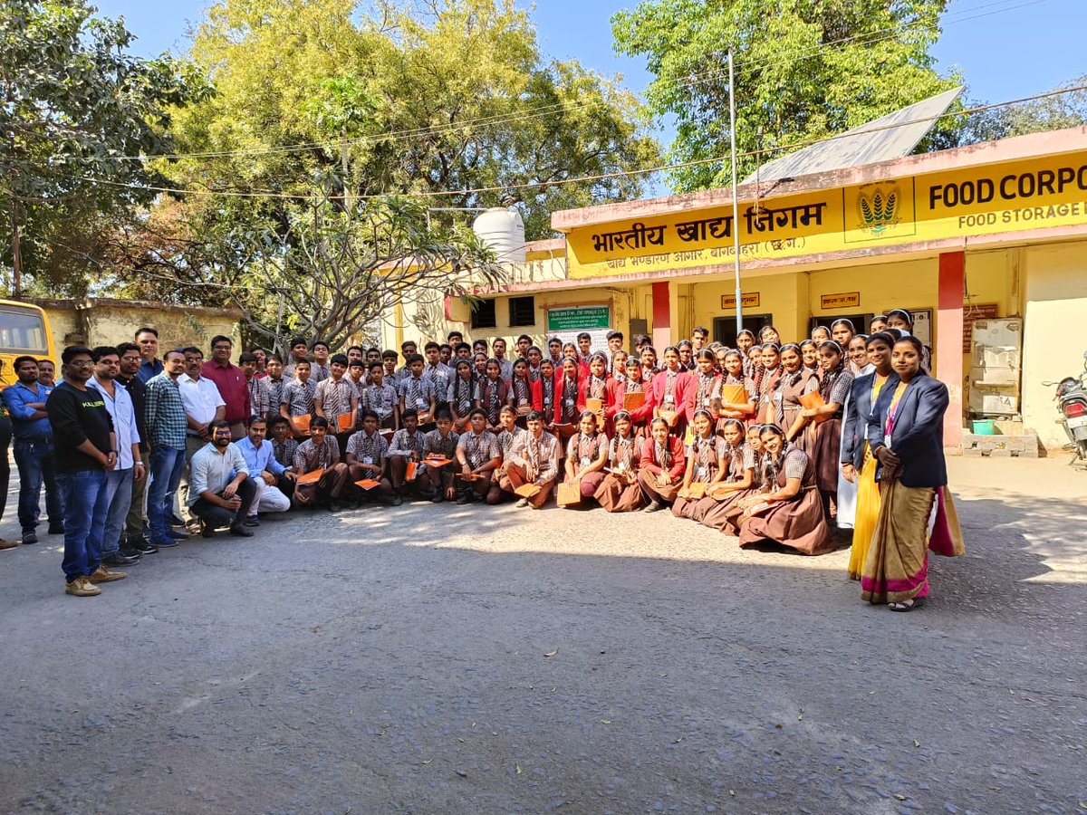 FoodRaipur's tweet photo. Students of Carmel Convent school were addressed on the issues of Food security & working of FCI at FSD Bagbahara, DO Raipur on 24.01.23 #FCITurns58
#NationalFoodSecurity
#58YearsOfFci
#59thFoundationDayOfFCI
#58YearsInServiceOfNation
@FCI_India @fooddeptgoi @FciWest @fci_ro https://t.co/Y0Oone5exZ