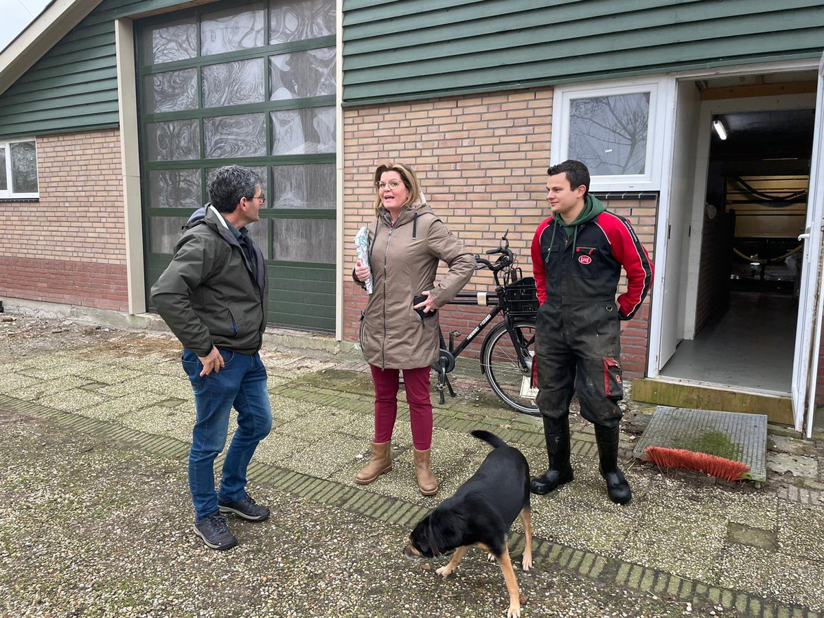 samsom_joost's tweet image. Vanmorgen in De Grote Sniep en op de boerderij een een bezoek van minister van de Wal, Derk Boswijk, Chris van Westerlaken en Cees de Jong. Speerpunt van mijn input was dat er Stikstof credits zouden moeten komen om boeren te verleiden om emissiebeperkende maatregelen te nemen.