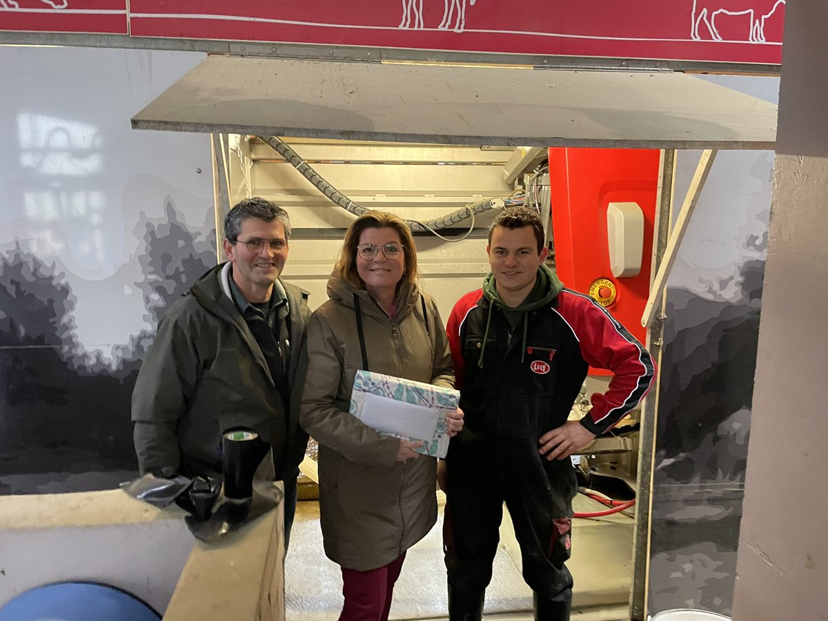 samsom_joost's tweet image. Vanmorgen in De Grote Sniep en op de boerderij een een bezoek van minister van de Wal, Derk Boswijk, Chris van Westerlaken en Cees de Jong. Speerpunt van mijn input was dat er Stikstof credits zouden moeten komen om boeren te verleiden om emissiebeperkende maatregelen te nemen.