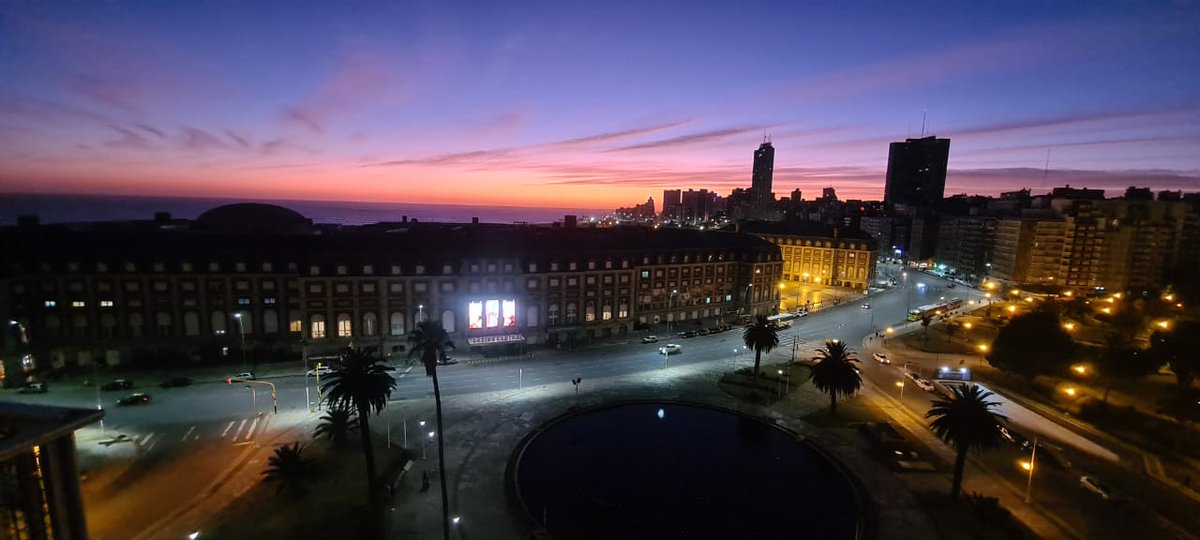 Prof_chavi's tweet image. Amanecer en Mardel... 🧉⛱️🍹😉