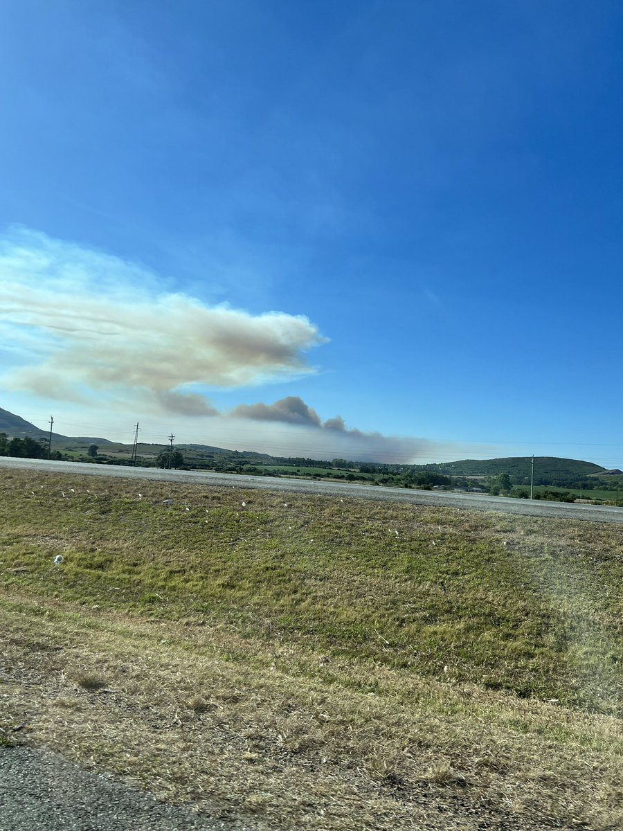 masitovila's tweet photo. #fuego #incendio #piriapolis #maldonado #cerro https://t.co/iikrDlpoSF