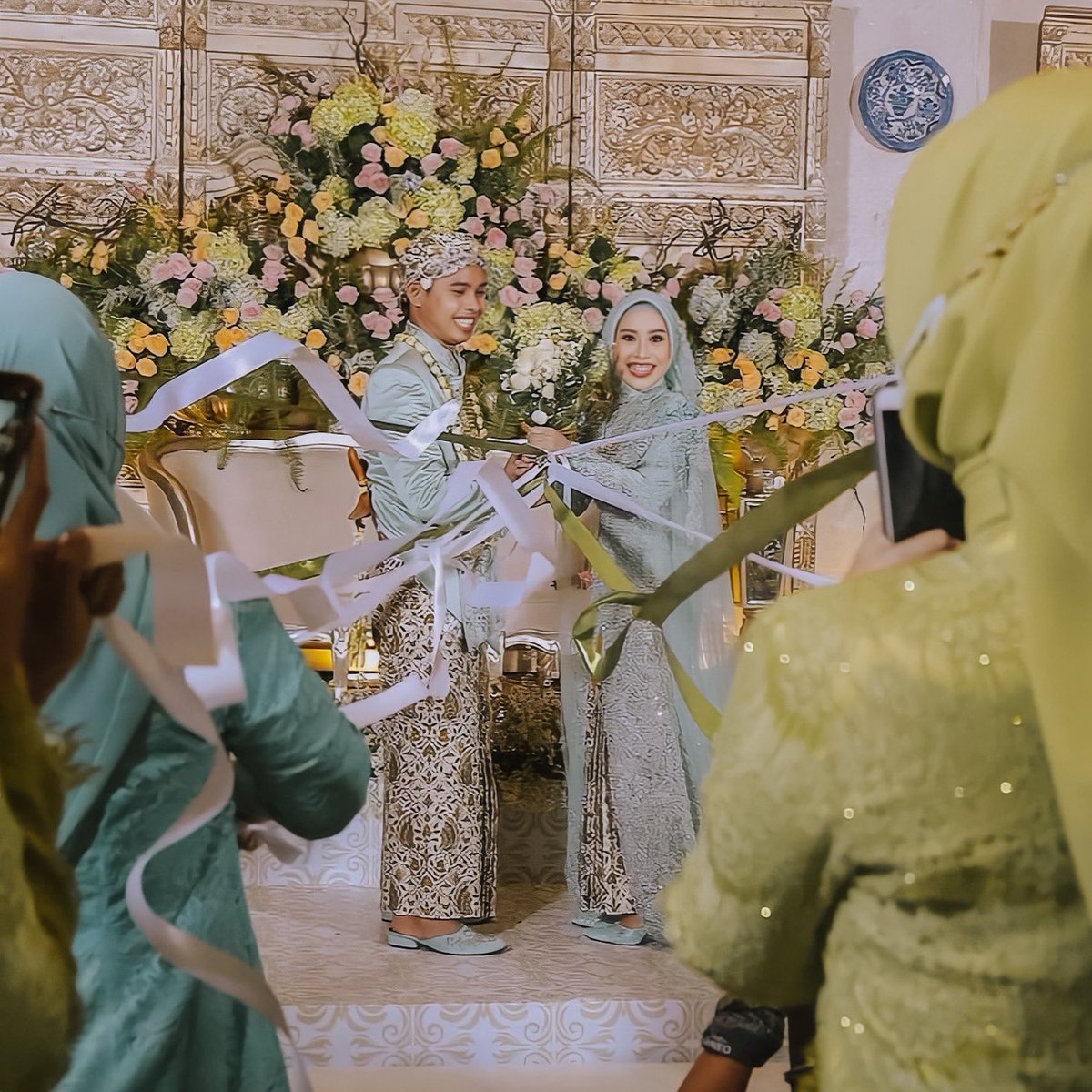HarperJogja's tweet photo. A wedding happens only once in a lifetime.
Celebrate your unforgettable moments with us at HARPER Malioboro Yogyakarta.
.
For more info, please see our bio!
📸 by: @squarelemon.inc
.
#stayatarchipelago #stayatharper #eventsatarchipelago #eventsatharper #harperjogja https://t.co/3vE6SUjNs1