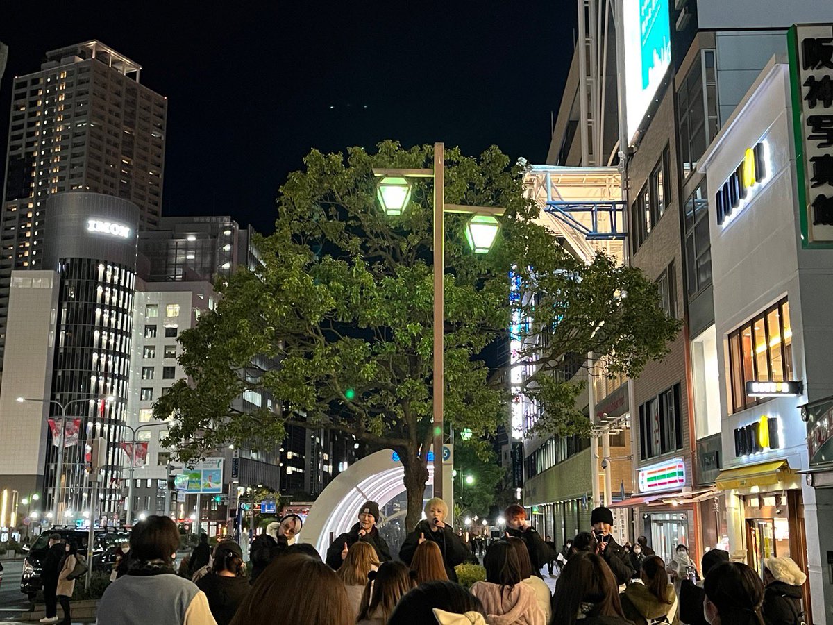 VELLE_fumiya's tweet photo. 武者修行ラスト三ノ宮❤️‍🔥
88日目！雪が降るほど寒い中皆んな沢山有難う😌ただ本当に心配なのでちゃんと暖かくして休んでねっ！

次は久しぶりの滋賀で会いましょう！！！

#ベルエージェー #Overthe5000 https://t.co/jEUGGivi6V