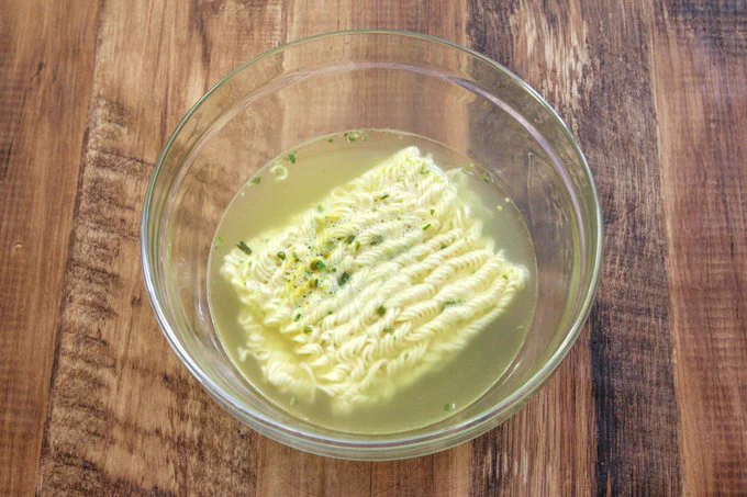 あるものを入れると無限にいけそうな美味しさになる？！「サッポロ一番塩らーめん」のアレンジレシピ！