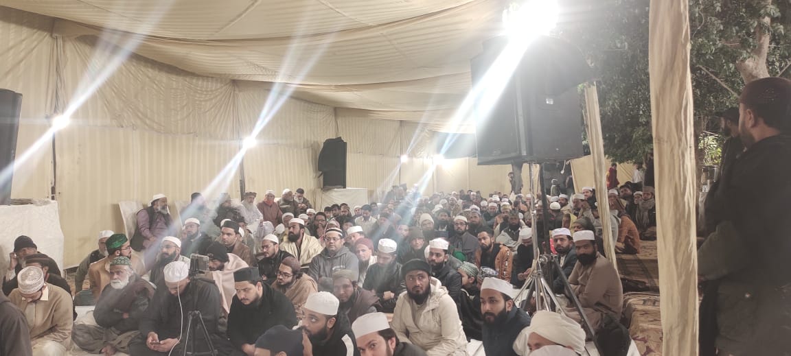 کراچی: حضرت علامہ شاہ احمد نورانی رحمةﷲعلیه کی زوجہ اور  وزیراعظم کے معاون خصوصی و وفاقی وزیر شاہ اویس نورانی صدیقی کی والدہ محترمہ کے عرس کے موقع پر بیت رضوان میں محفل نعت منعقد کی گئی
جس میں سربراہ پاکستان سنی تحریک محمد ثروت اعجاز قـادری سمیت مقتدر علماء کرام نے خصوصی شرکت کی