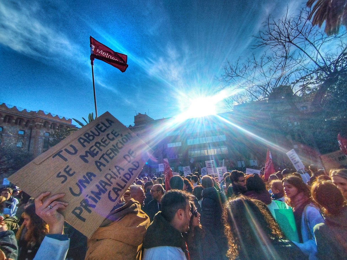 superpringaguar's tweet image. Por una SANIDAD PÚBLICA y de Calidad para TODOS. Basta de recortes ...donde quedaron los aplausos? #sanitatpublica #SomosRolex #lluita #hospitaldelmar