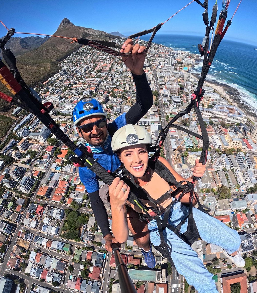 Jumping into 33 like… 🇿🇦 🫶🏻#paragliding #birthdaygirl #views #lovethiscity #lionshead #tablemountain #capetown #southafrica #january #2023