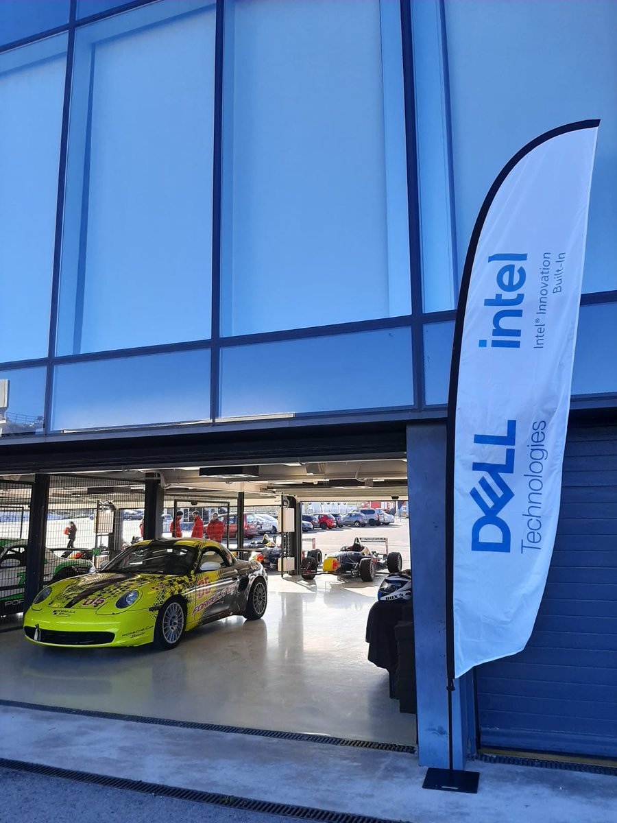 KorBusinessWeb's tweet photo. ⭐️Ayer durante la celebración del evento "𝗖𝘆𝗯𝗲𝗿 𝗨𝘀𝗲𝗿 𝗚𝗿𝗼𝘂𝗽" de @DellTechSpain e @Intel_Spain, en Circuito de Madrid Jarama - RACE, los asistentes tuvieron la oportunidad de ponerse al volante de un deportivo F2 y lo pasaron en grande 🏎️💥

#eventoscorporativos https://t.co/QTxbkk0Nae
