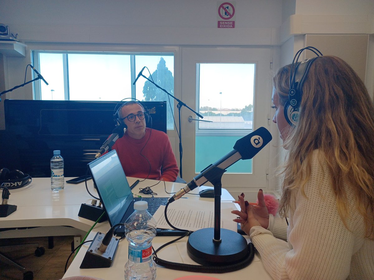 ElRall's tweet photo. 💬 @manelalcaide: "Volem fer accessibles situacions quotidianes a les persones amb dificultats auditives. Des de les alertes del nostre torn en sales d'espera fins a gaudir del turisme com qualsevol altra persona". https://t.co/3J6J8qLxma